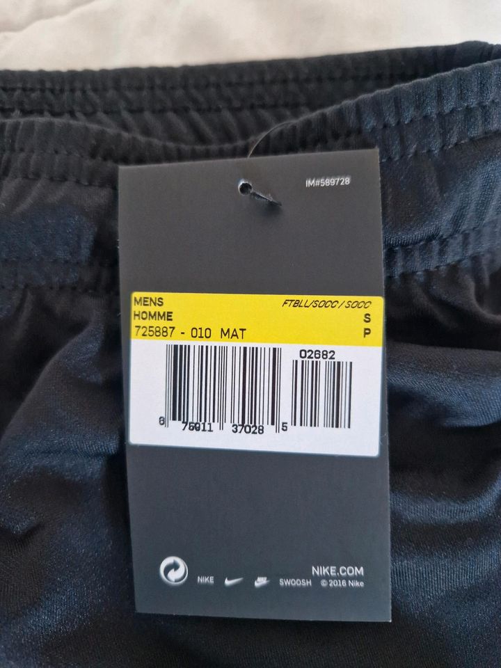 Nike Sporthose Fußballshorts NEU in Bad Münstereifel