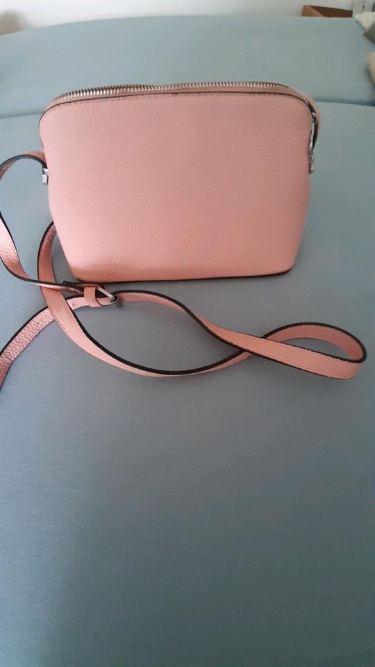 Handtasche in rosa in Holzwickede