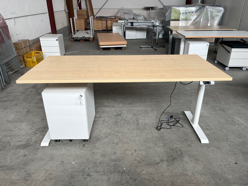 Schreibtisch elektrisch höhenverstellbar Ahorn Profiware in Wehretal