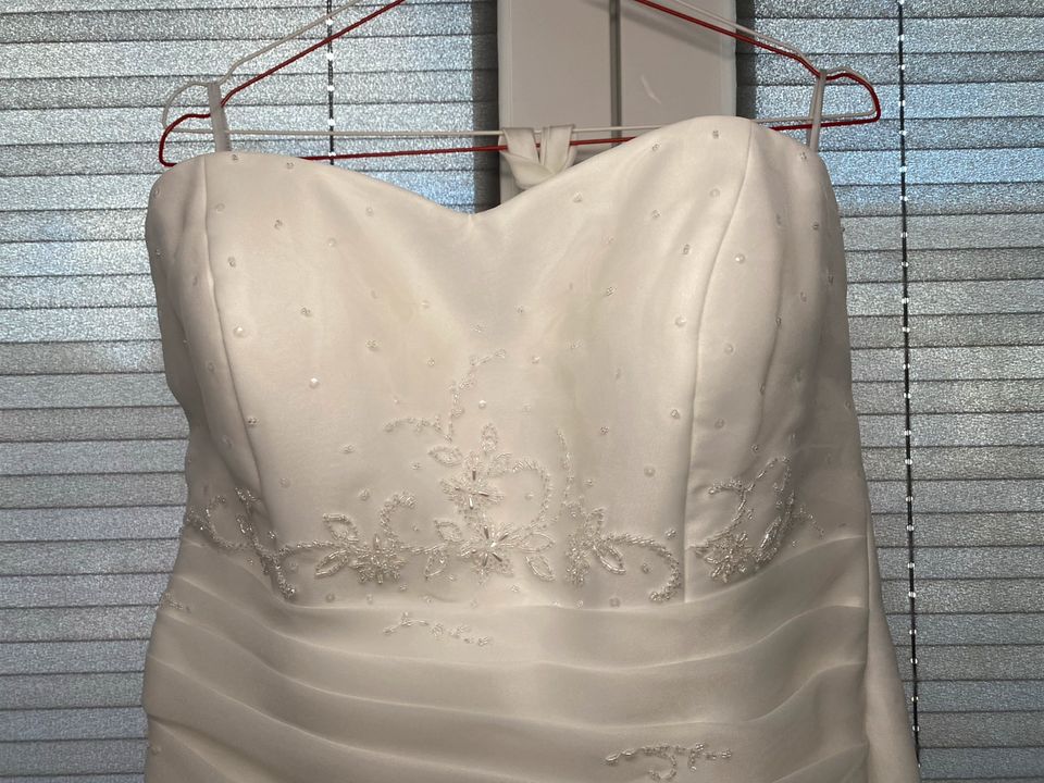 Brautkleid A-Linie Größe 38-40 Ivory in Schenefeld