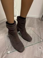ARA Stiefeletten Veloursleder taupe mit Perlen Gr. 42 NEUWERTIG Nordrhein-Westfalen - Holzwickede Vorschau