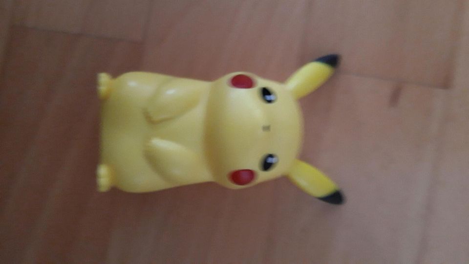 Pokemon Pikachu Figur in Ortenburg