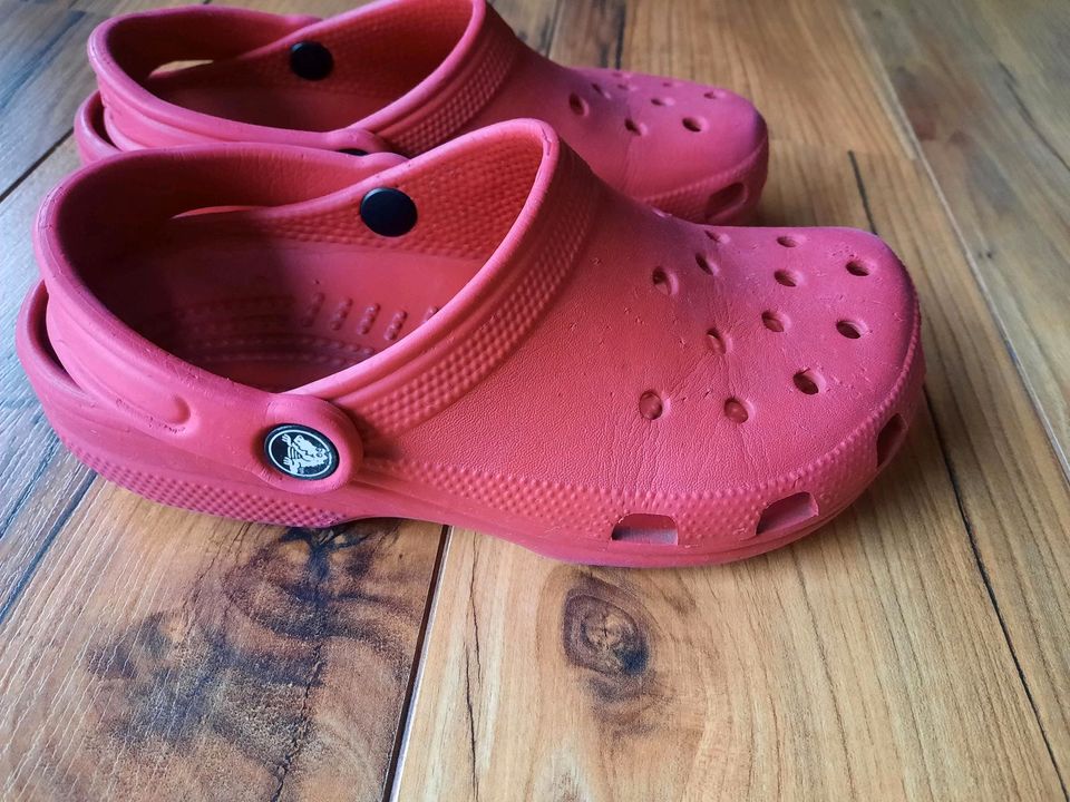 Crocs Größe 36 37 Pepper-rot classic in Bad Laer