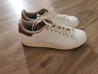 Adidas Sneaker Stan Smith 42 neuwertig weiß gold Sachsen-Anhalt - Kabelsketal Vorschau