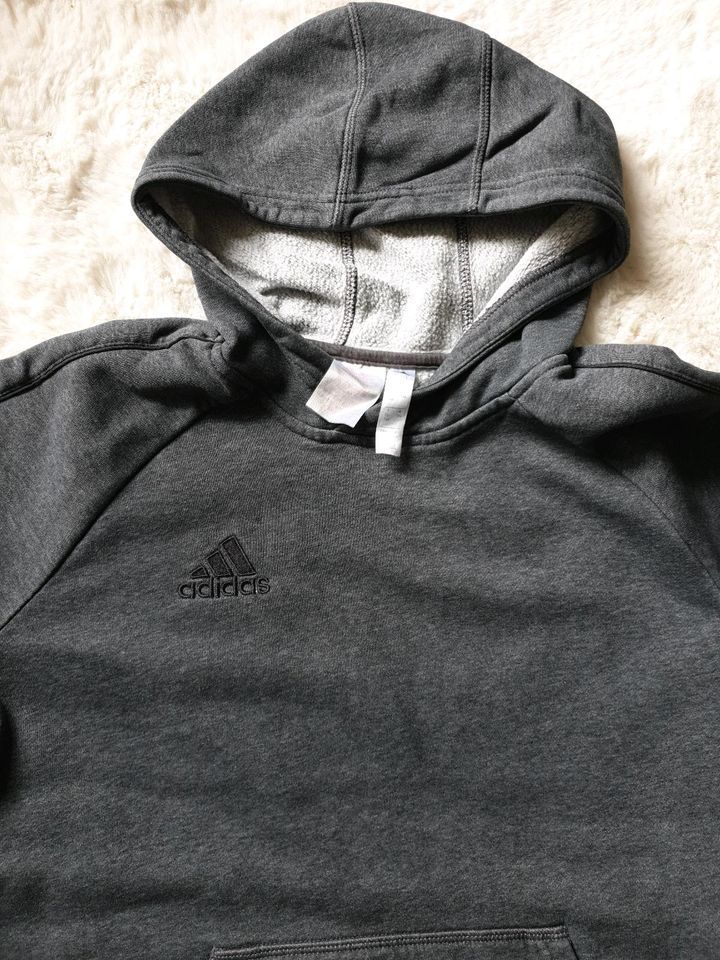 Hoodie von Adidas grau Größe 164 in Bielefeld