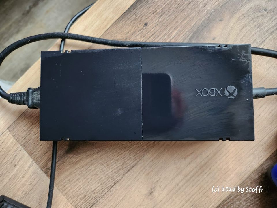 XBox One mit Zubehör und Spielen in Mönchengladbach