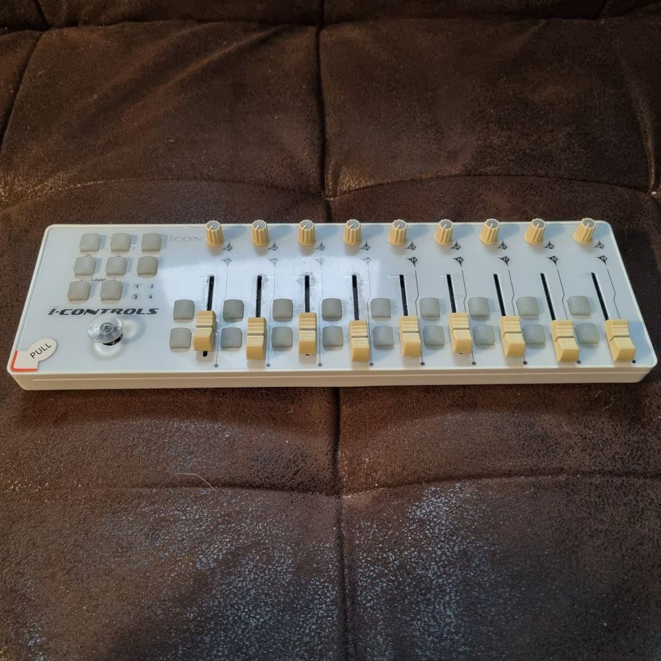 Icon Pro Audio iControls Mini USB MIDI Controller in Ahlerstedt