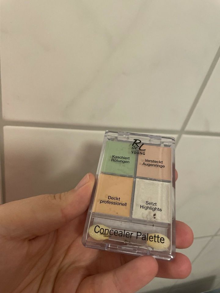 Verschiedenes Make Up Eyeliner von Astor ODER Concealer Palette in Regensburg