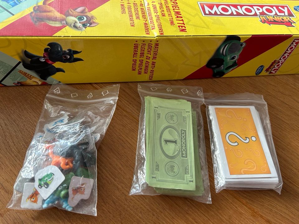 Verschiedene spiele Monopoly/ Action Figuren in Pforzheim