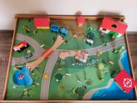 Spieletisch mit Holzfiguren und Holzbahn Nordrhein-Westfalen - Niederkassel Vorschau