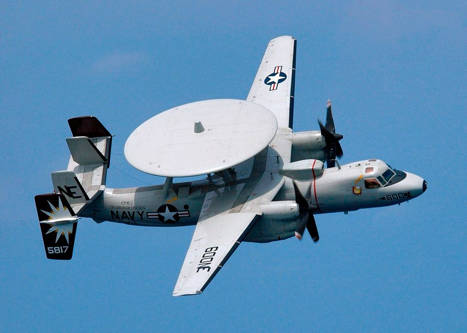 Flugzeug Modell: US Navy An E-2C Hawkeye, VAW-116 conducts aerial in Berlin