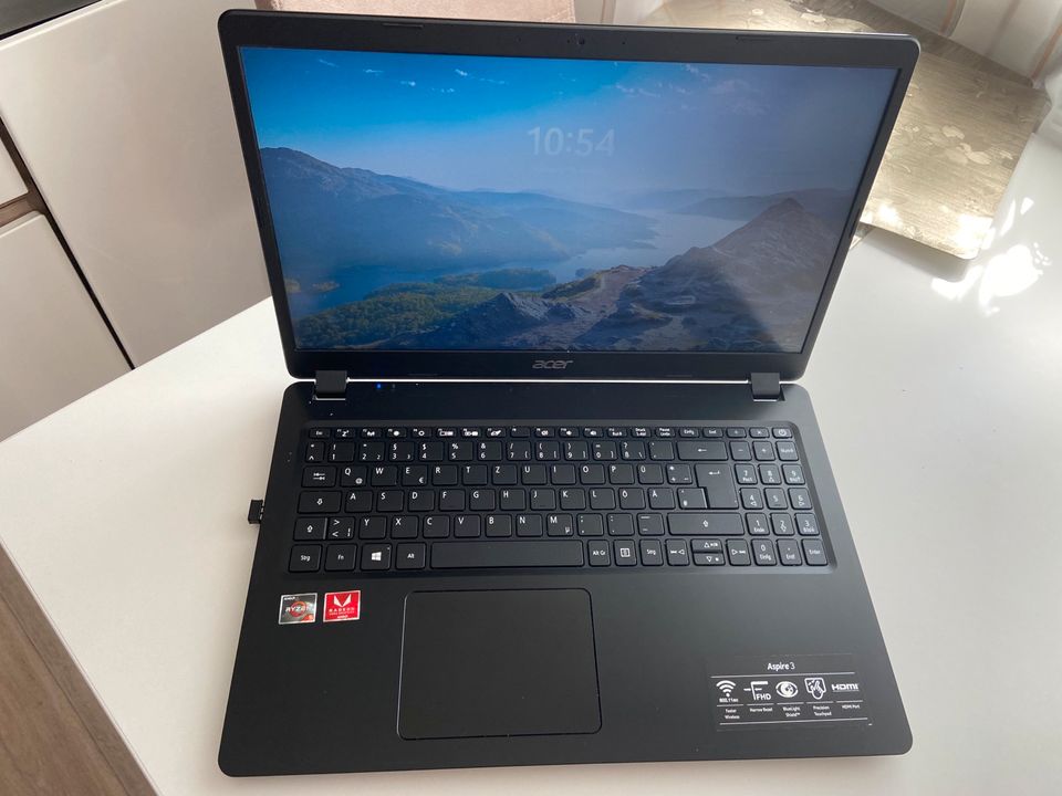 Acer Aspire 3 Laptop schwarz mit Kabel in Dresden