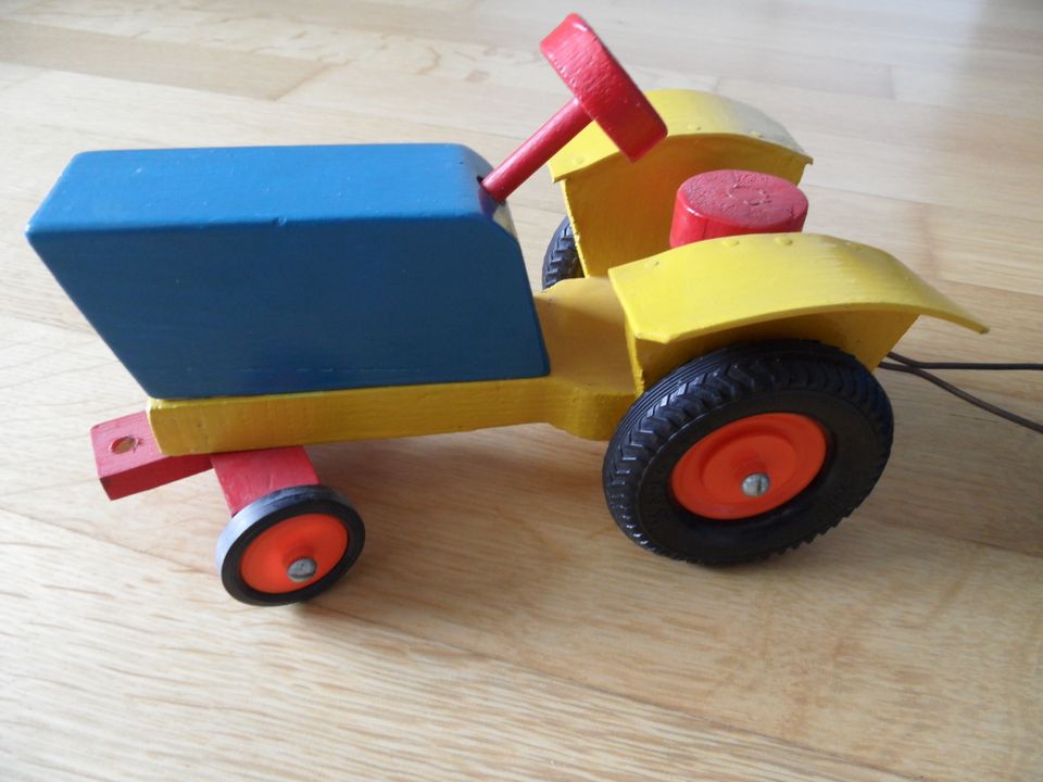 Traktor + Anh. Spielzeug Holzspielzeug Holz Schlepper Geschenk in Regensburg