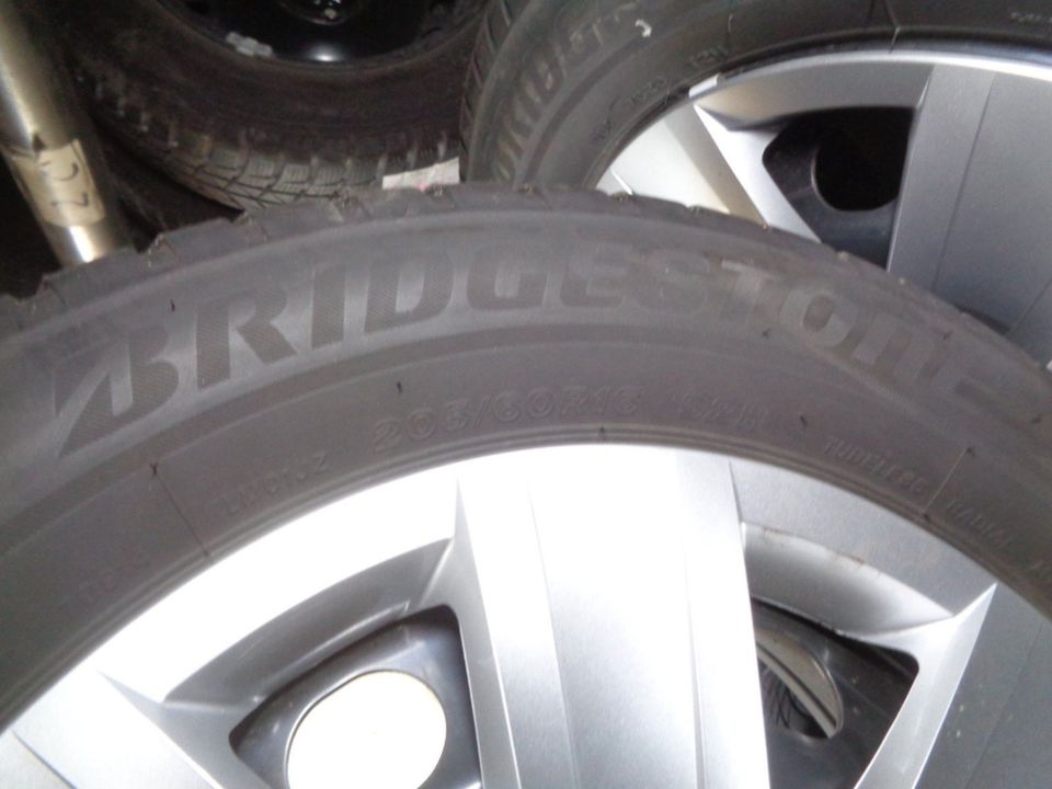 Bridgestone 205/60R16 92H WR auf Stahl mit Radzierblenden T-Roc in Meerbusch