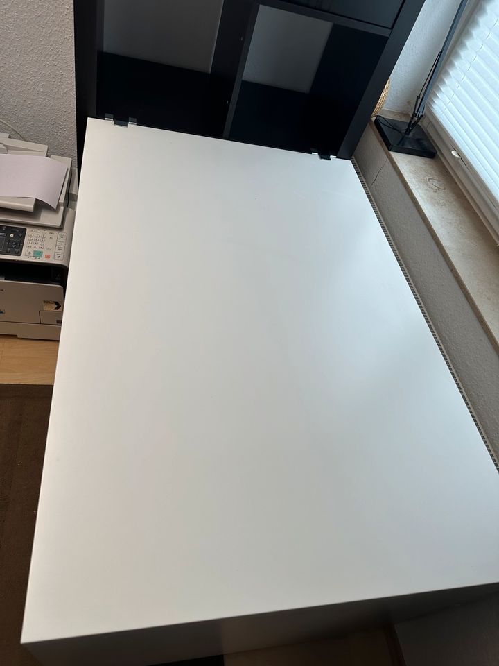 Ikea Kallax 2x 2x4 + Schreibtisch in Gründau