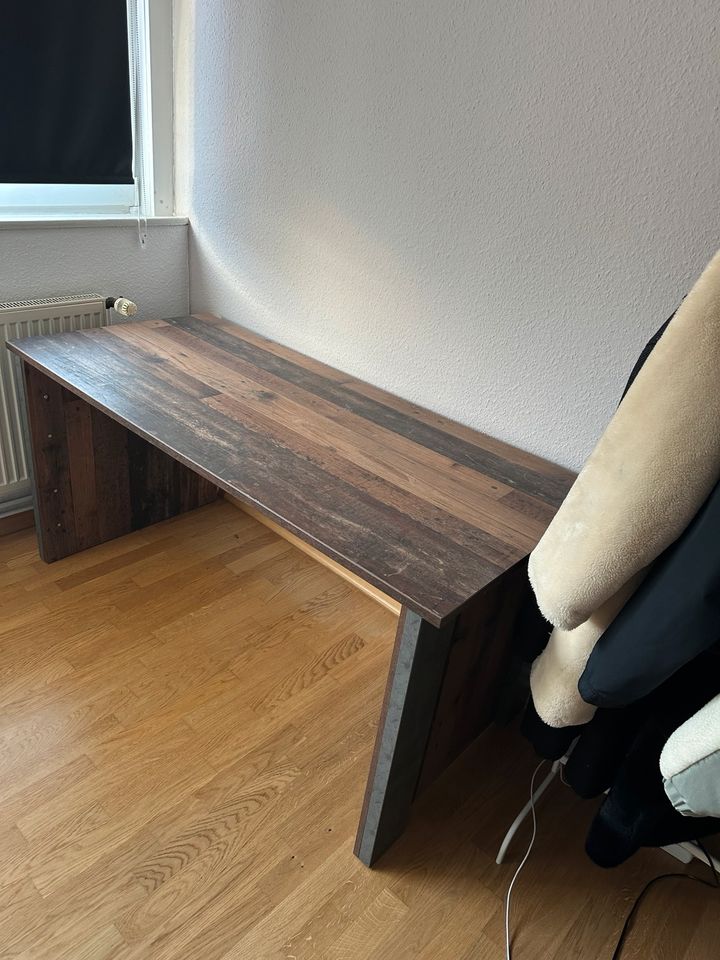 Schreibtisch in Göttingen