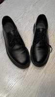 Biete Halbschuhe der Marke Dr. Martens in Größe 42l Hessen - Mörlenbach Vorschau
