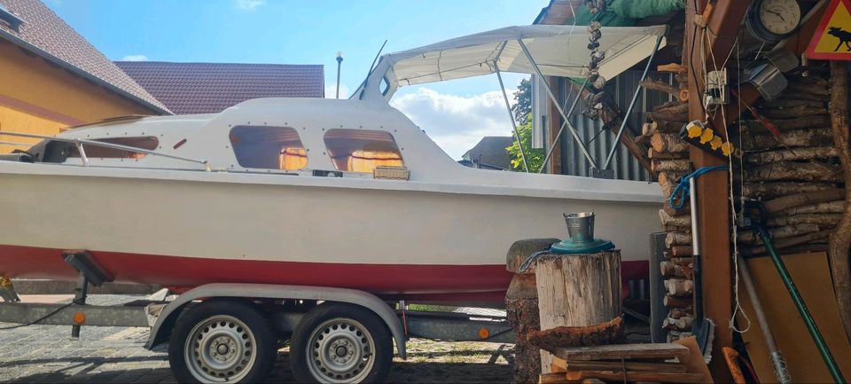 Kajütboot mit Motor und Trailer in Brandenburg an der Havel