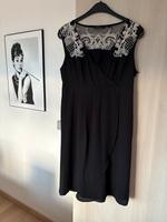 Mexx Kleid Gr.38 schwarz mit Stickerei in beige Nordrhein-Westfalen - Kirchlengern Vorschau