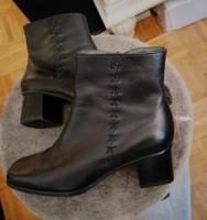 Neuwertige Jenny by Ara Leder Stiefeletten Stiefel Schuhe Gr.4 Bayern - Straubing Vorschau