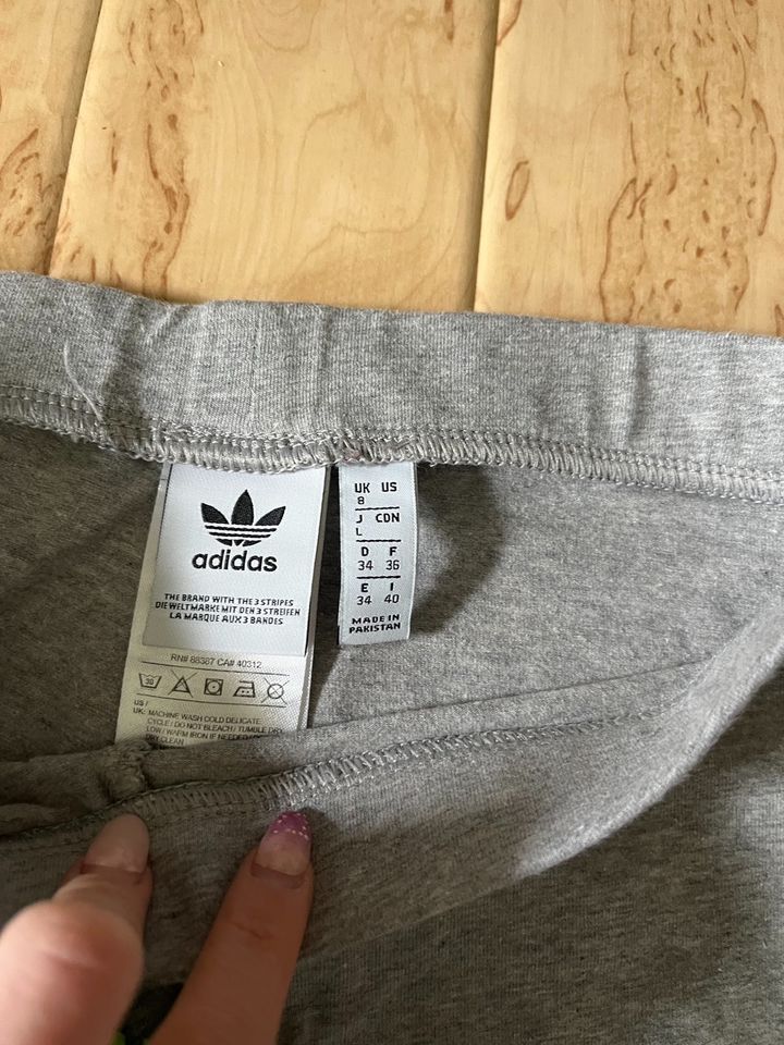 Adidas Sporthosen Leggins neu xs 164 in Rheurdt