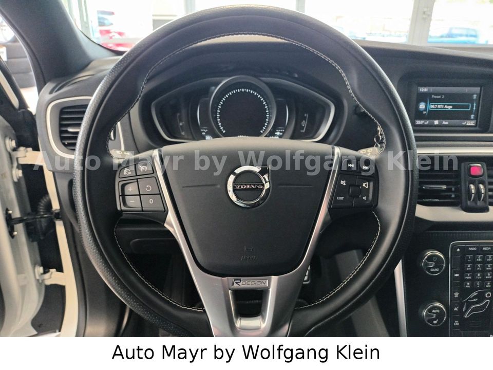 Volvo V40 2.0 R-Design LED*SHZ*Klima*Sound in Augsburg