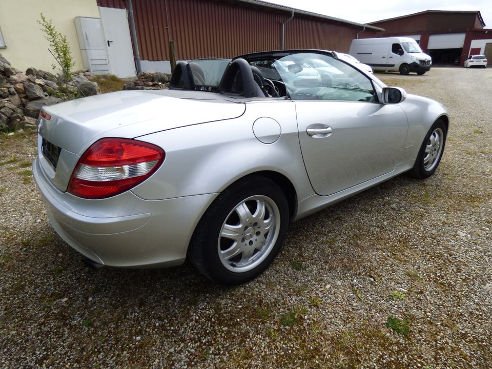 Sehr gepflegter Mercedes SLK 200 Scheckheft  Leder Windschott Top in Giengen an der Brenz