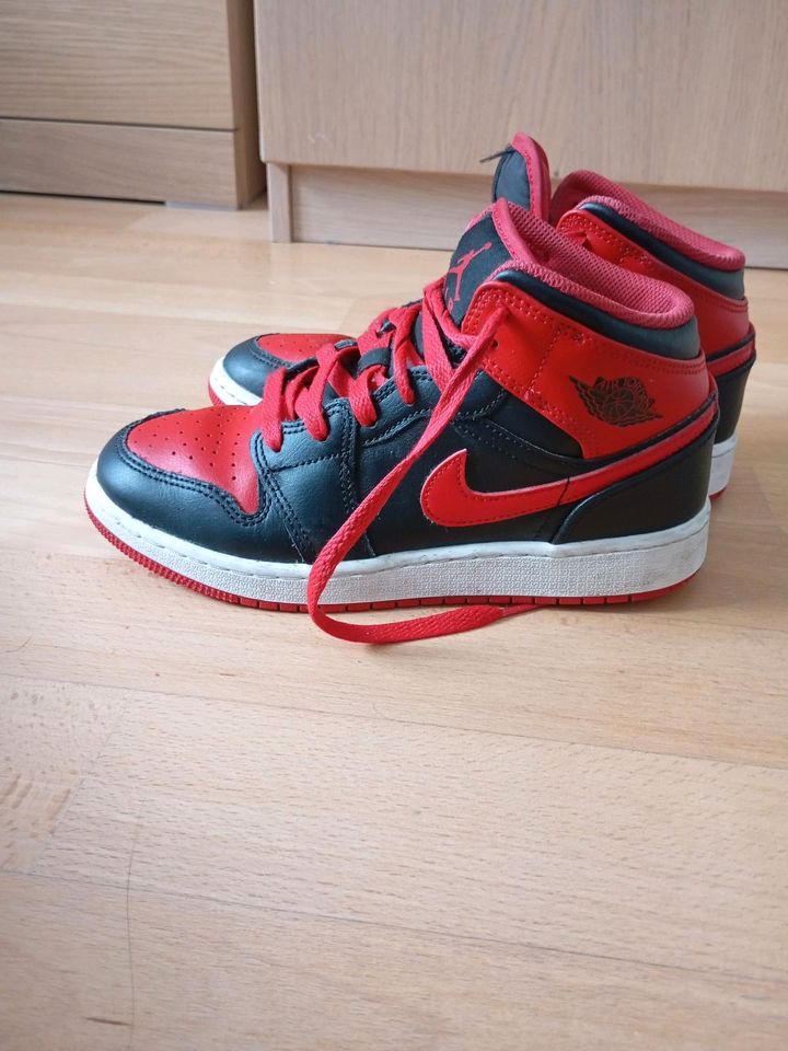 Rote Air Jordan Nike Schuhe Grösse 36 in Neuried Kr München