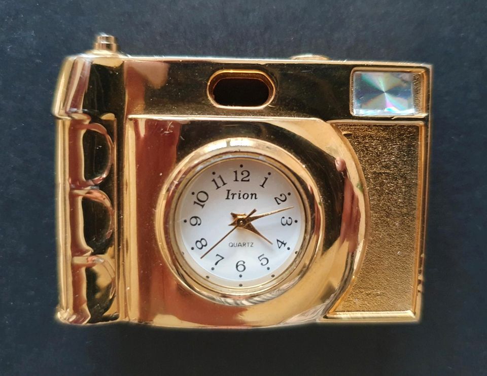 Alte Miniatur Standuhr Fotoapparat Uhr gold Quartz Irion Kamera in Paderborn