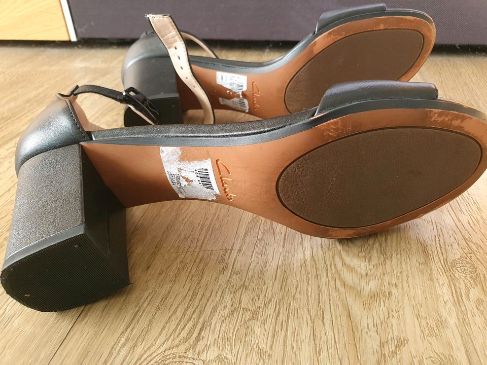 Clarks Schuhe Gr. 40 schwarz wie neu in Magdeburg