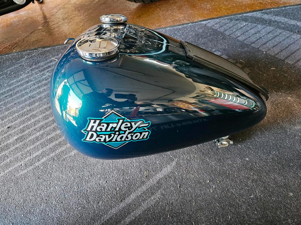 Harley Davidson Softail Vergaser Twin Cam Tank selten komplett in Oberstadion