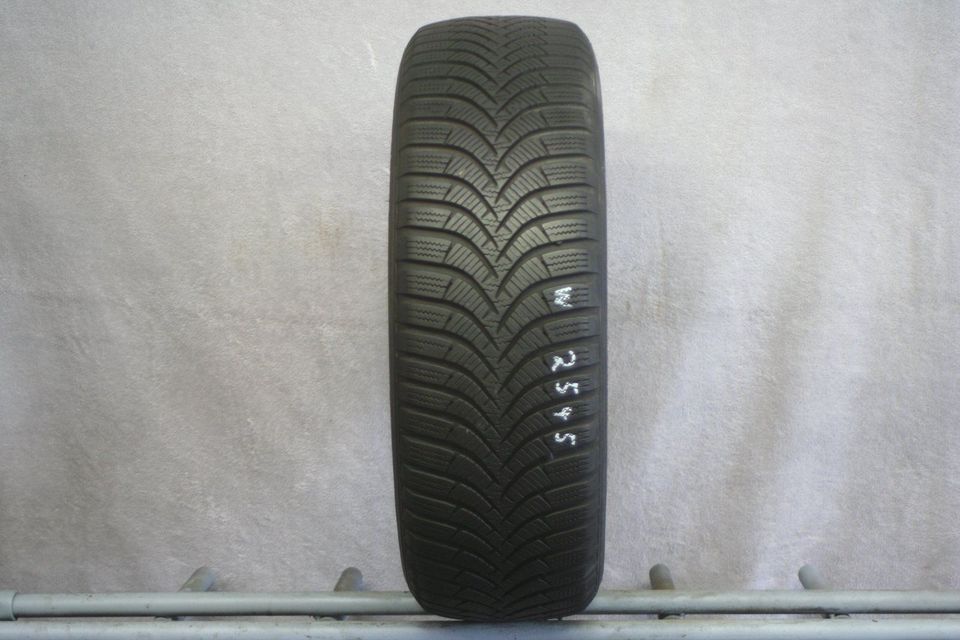 W2545 Winterreifen 185/60 R15 84T 5,6-6,7mm DOT 2317 Hankook in Dortmund