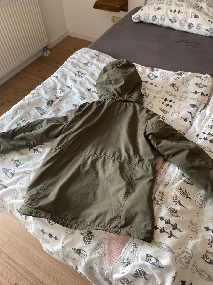 Parka Übergangsjacke Jacke Mantel Mädchen H&M 158 Khaki grün in Kirchberg