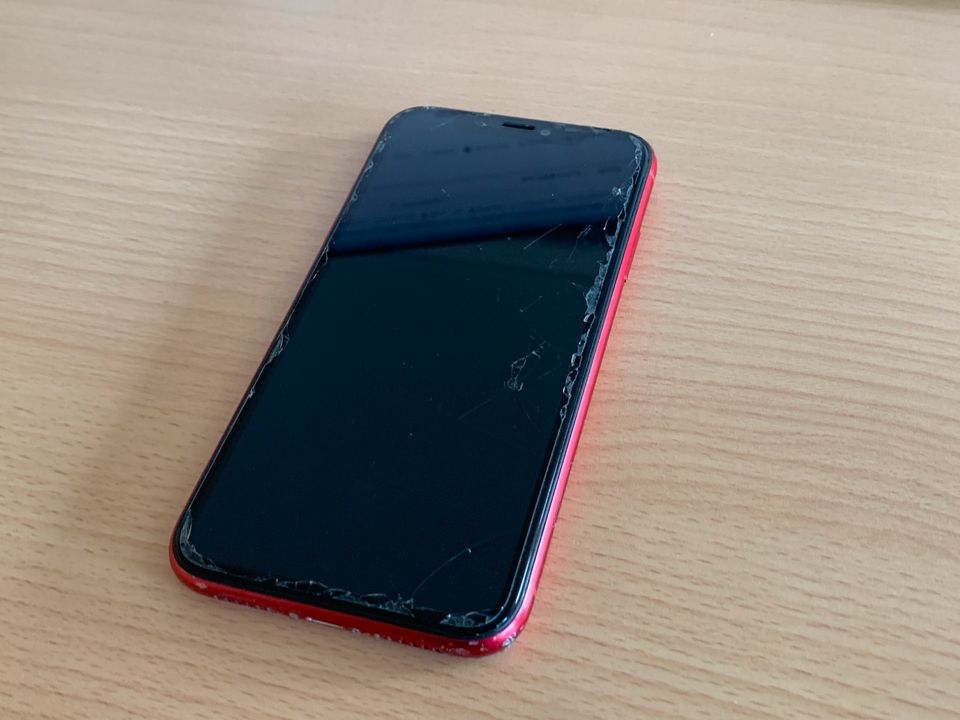 iPhone 11 mit Displayschaden in Lichtenau