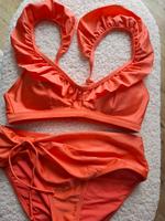 Bikini von Esprit, Oberteil mit Rüschen Gr. 38, Hose Gr. 36 Sachsen - Neustadt Vorschau