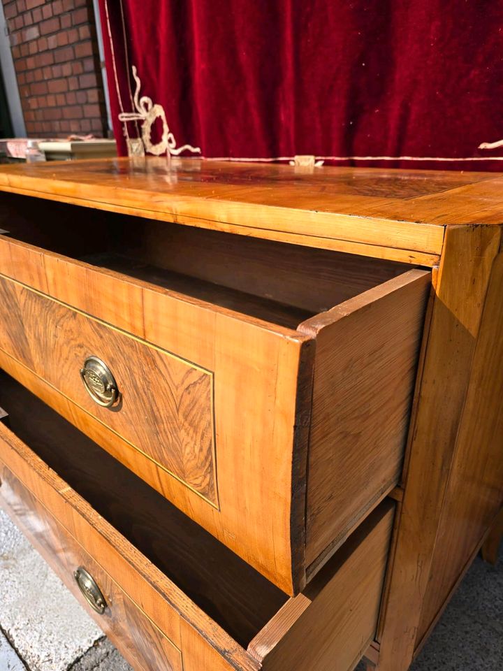 Antik Biedermeier Nussbaum Kommode Sideboard Anrichte Alt Massiv in Groß-Gerau