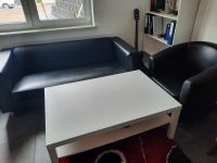 Zweisitzer- und Einsitzer-Sofa // Schwarz Kunstleder mit Tisch Nordrhein-Westfalen - Neunkirchen-Seelscheid Vorschau