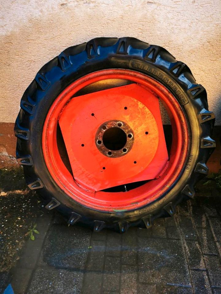 Felgen 8-32 mit Reifen 9, 5 - 32 für Traktor zu verkaufen! in Gottenheim