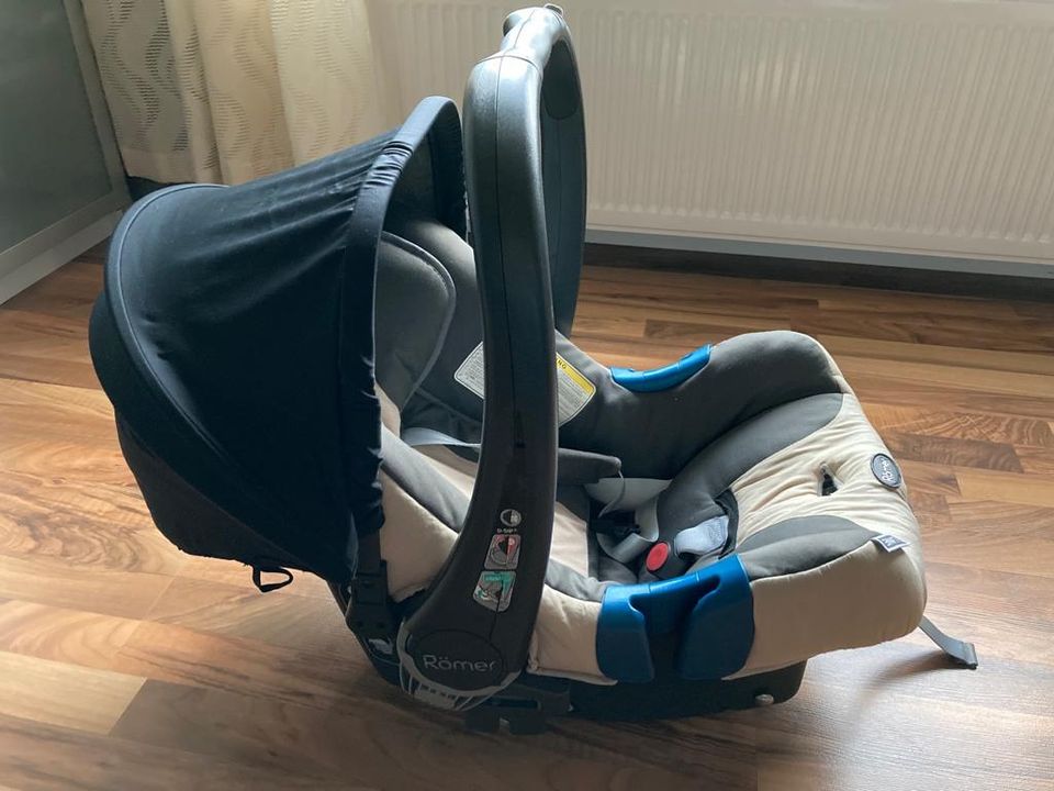 Römer Britax Baby Safe plus II mit Station Belted Base Maxi cosi in Bad Camberg