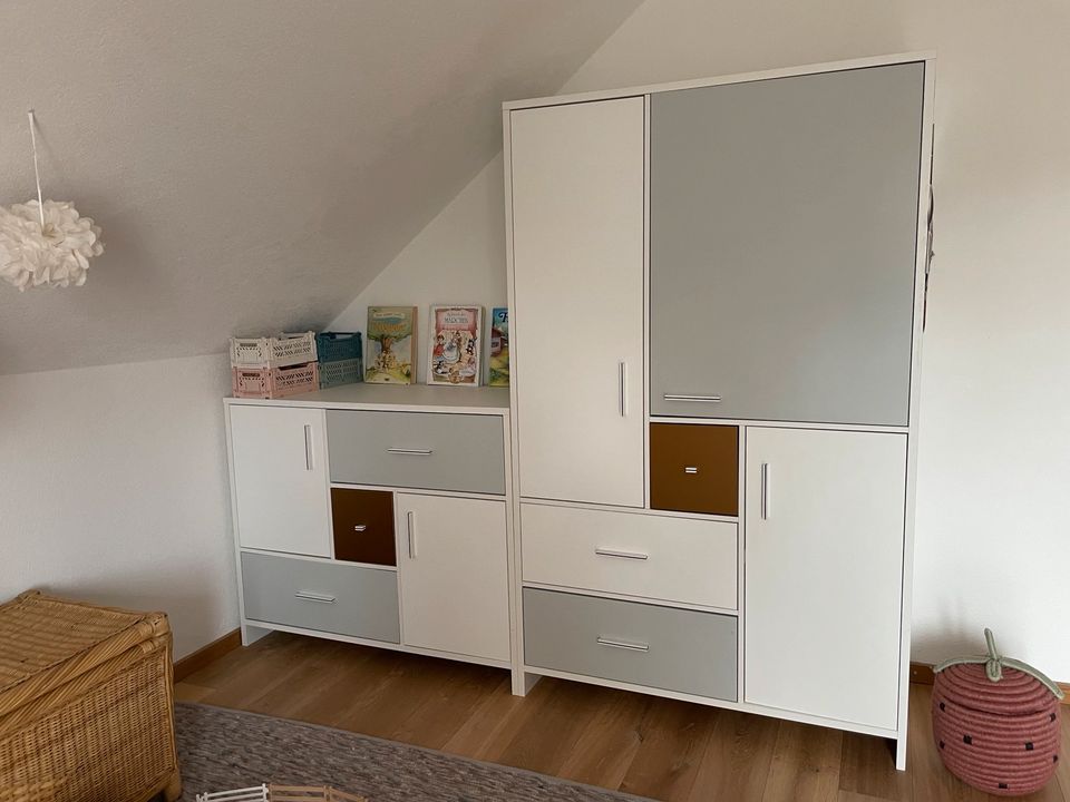 Kinderzimmer von Schardt (Bett+Schrank+Wickelkommode) in Bellheim