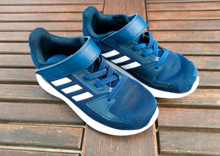 Adidas Turnschuhe Sneaker blau weiß 26 in Preußisch Oldendorf