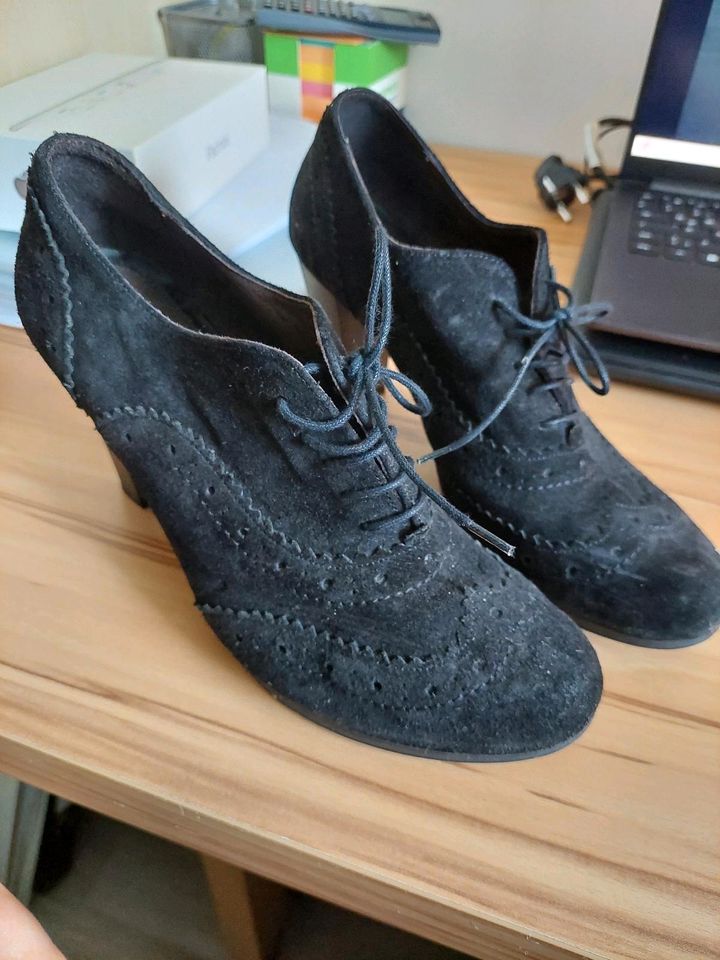 Damen Schuhe aus Leder in Wedel