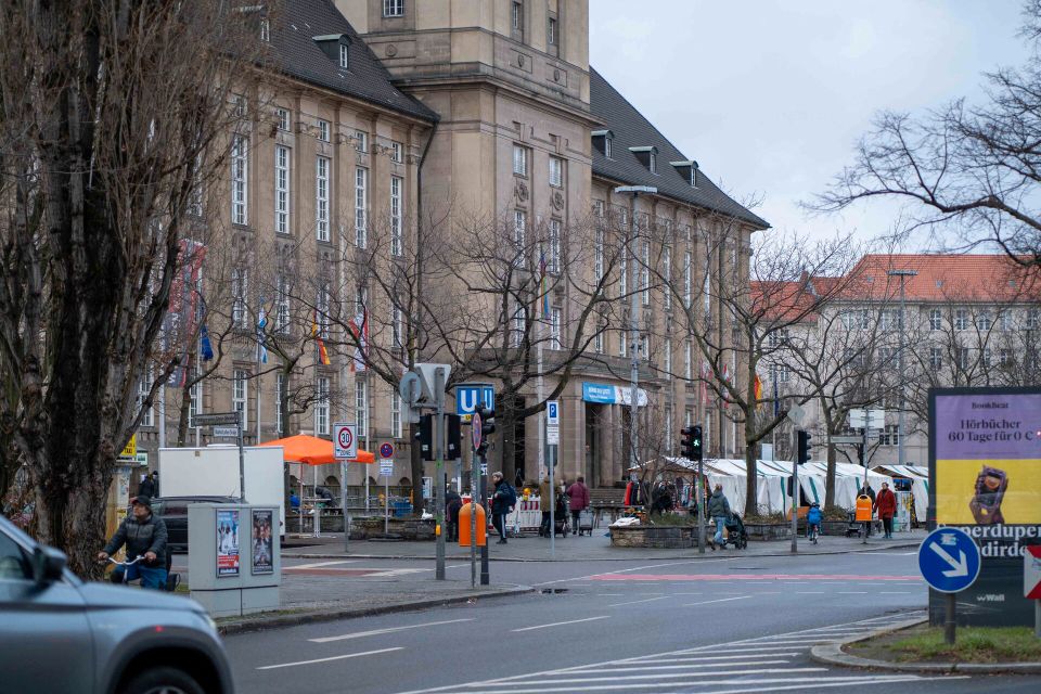 Traumhafte Kaiserzeit-Wohnkultur: Lichtdurchflutete 3-Zimmer-Wohnung mit edlen Details und Charme in Berlin