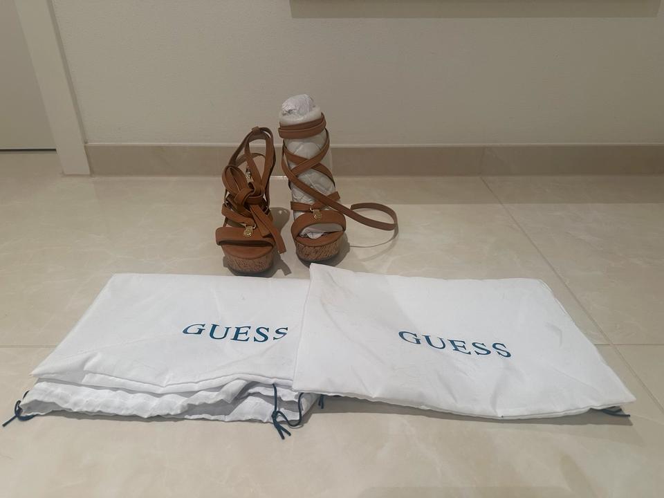 Guess Wickel-Plateau-Schuhe, Gr. 36, Farbe braun, ungetragen in Freiburg im Breisgau