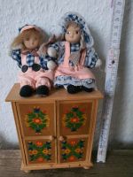 Puppenhaus- bemalter Bauernschrank aus massivem Holz . 2 Puppen Hessen - Kassel Vorschau