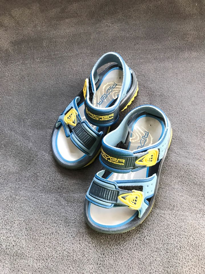 Rider Badeschuhe Sandalen Gr 21 Klettverschluss in Frankfurt am Main -  Bockenheim | Gebrauchte Kinderschuhe Größe 21 kaufen | eBay Kleinanzeigen  ist jetzt Kleinanzeigen