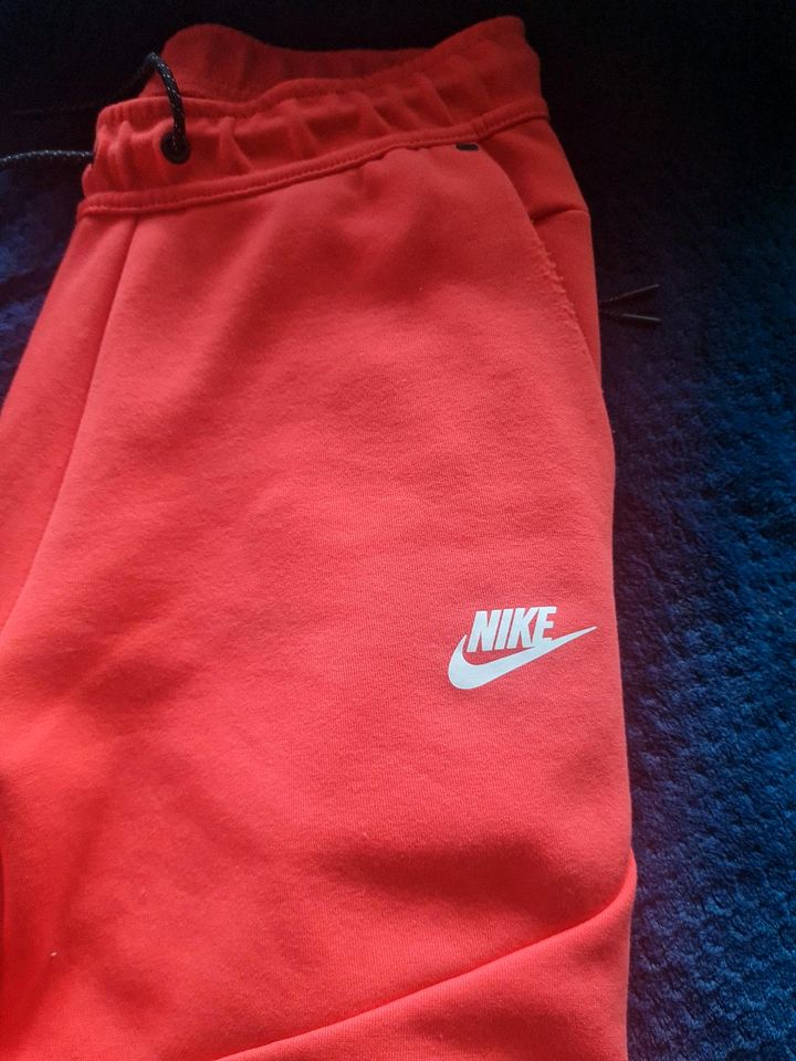 Nike Tech Fleece Anzug orange S/M in Oberhausen