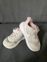 Süße Nike Sneaker/ Gr. 23.5 Hessen - Taunusstein Vorschau