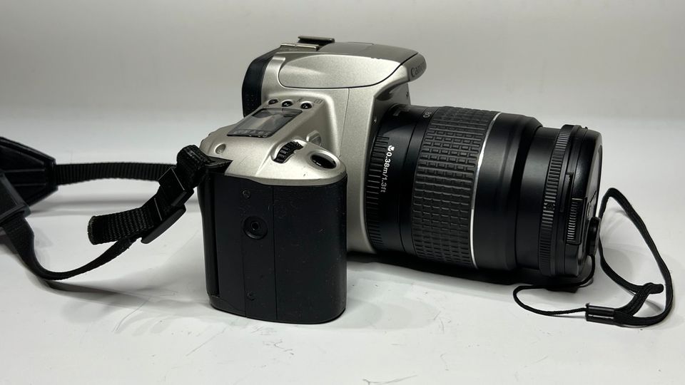 Canon EOS 300 mit EF 28-80 1:3,5-5,6 u. Battery Pack BP-200 in Mörfelden-Walldorf