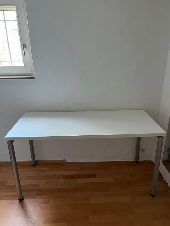 Schreibtisch weiß, Hülsta (140 x 60 cm) in Marburg